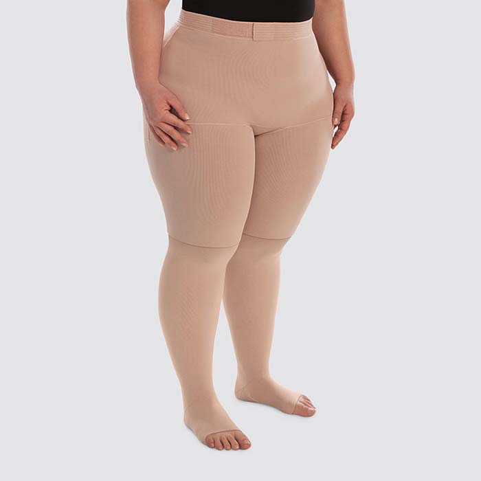 Bermuda pants + above-knee stocking Model - bermuda pants + above-knee compression stocking