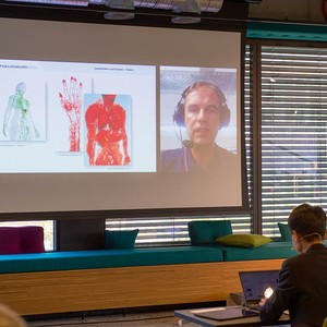 Für seinen Vortrag zugeschaltet Für seinen Vortrag zugeschaltet: Dr. med. Norman Best