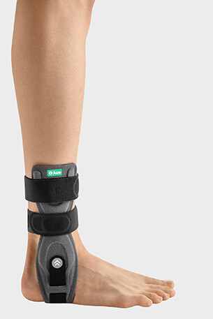 JuzoPro Malleo Xtec Light Sprunggelenkorthese JuzoPro Malleo Xtec Light an einem Bein