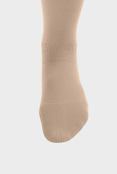 90° Foot / additional instep stitching with functional instep zone 90° Foot / additional instep stitching with functional instep zone