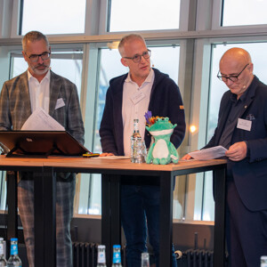 Wissenschaftliche Leitung Dr. med. Bernd Hartmann, Priv.-Doz. Dr. med. Ingo Königs und Univ.-Prof. Dr. med. Frank Siemers Wissenschaftliche Leitung Dr. med. Bernd Hartmann, Priv.-Doz. Dr. med. Ingo Königs und Univ.-Prof. Dr. med. Frank Siemers