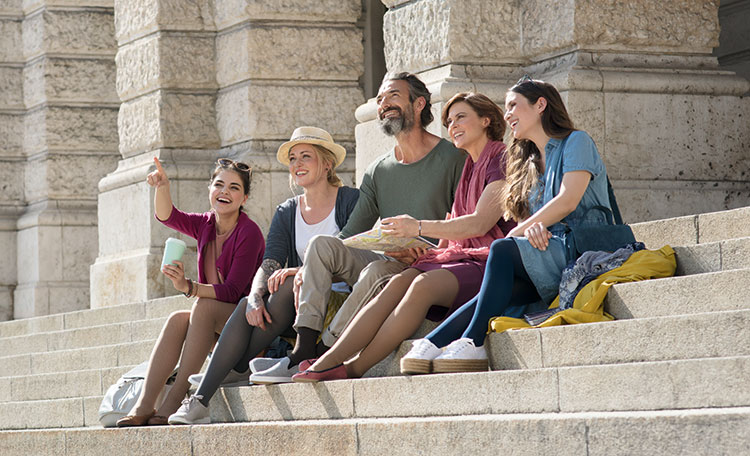 Phlebologie Basis Personen sitzen auf einer Treppe